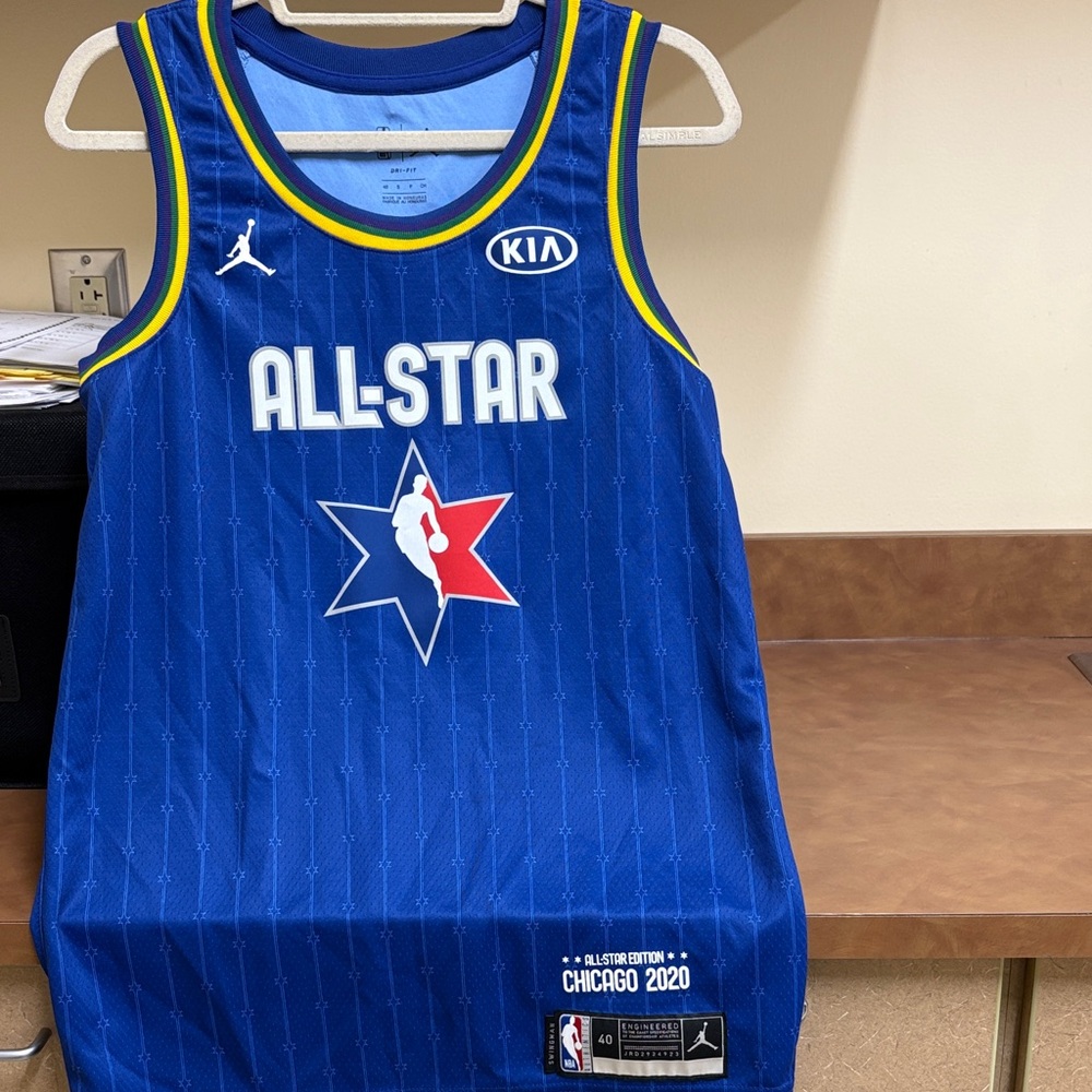 NBA All-Star‎ 2020 Luka Dončić #77 Jersey Men’s 40 M Jordan Swingman Chicago